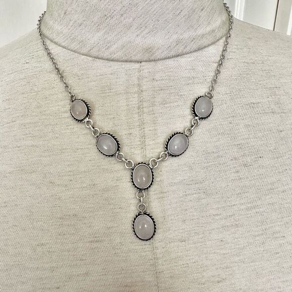 Rose Quartz necklace and earring set - Picture 1 of 11